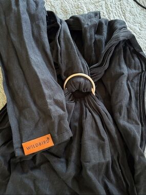 WildBird Black Ring Sling baby with Gold Rings